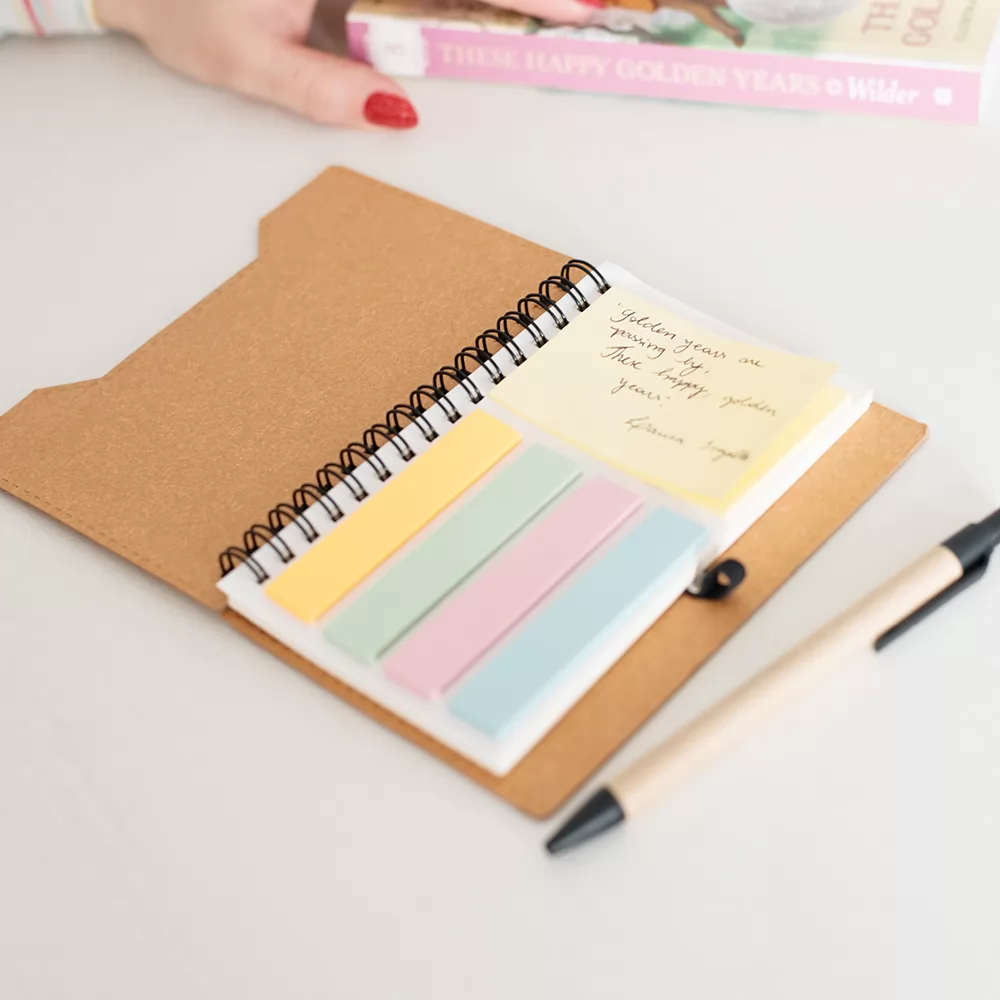 Caderno com Capa de Papelão e Caneta Personalizado