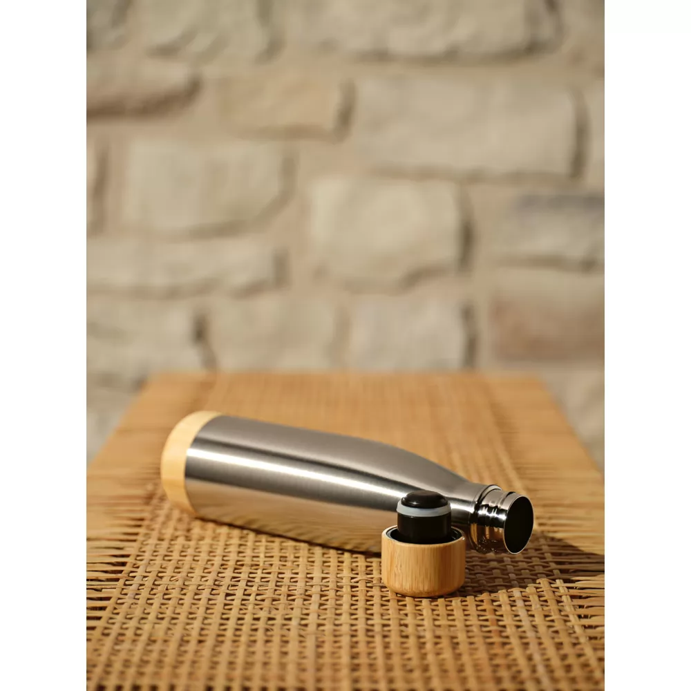 Garrafa em aço inox (90% reciclado) com tampa em bambu 550 mL Personalizada